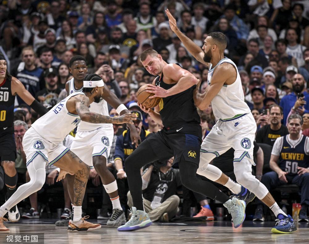 国中场在英 国中场在英