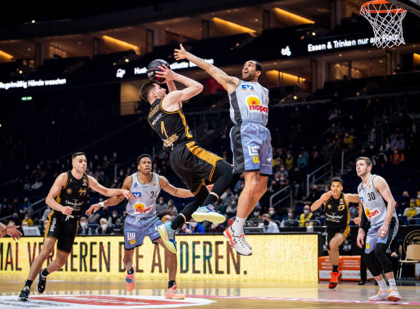 萨第三轮西 萨第三轮西